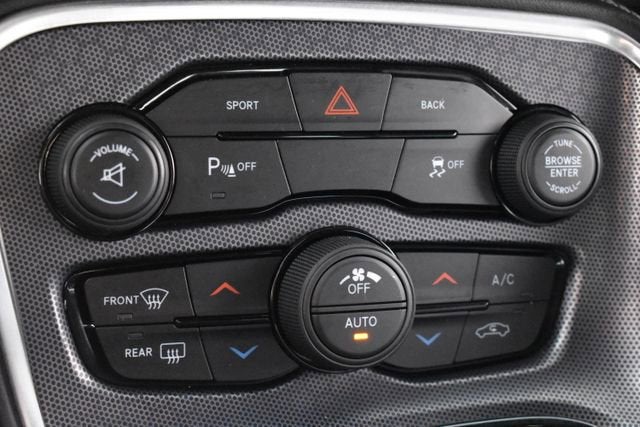 2016 Dodge Challenger SXT Plus