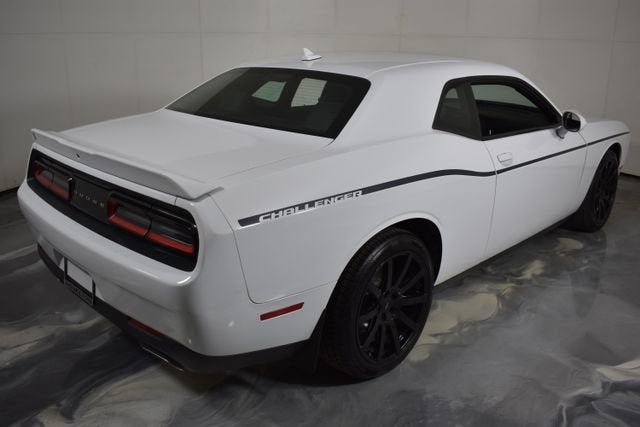 2016 Dodge Challenger SXT Plus