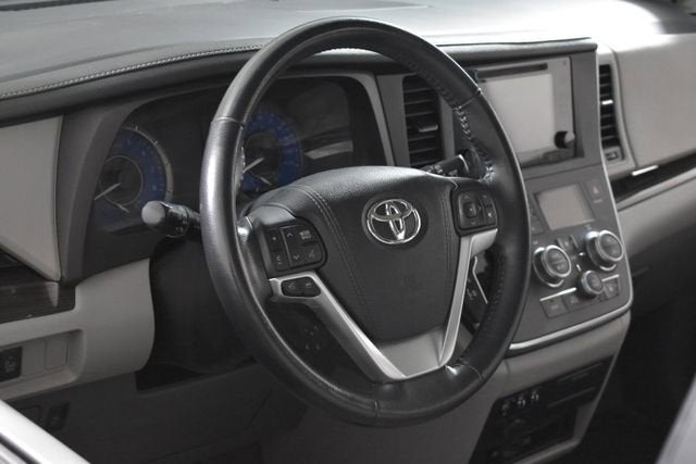 2016 Toyota Sienna Ltd