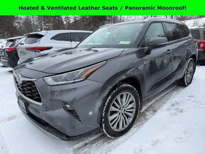 2022 Toyota Highlander Hybrid Platinum