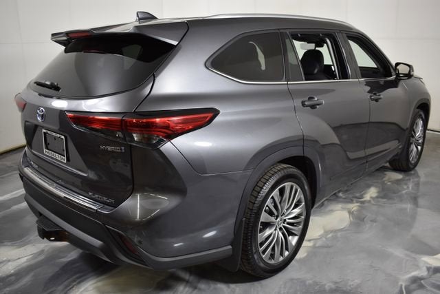 2022 Toyota Highlander Hybrid Platinum