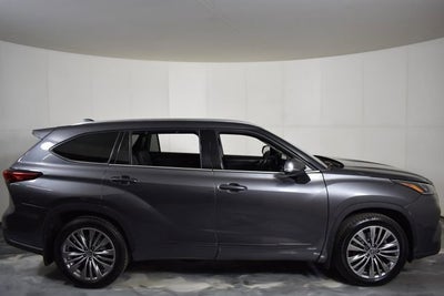 2022 Toyota Highlander Hybrid Platinum