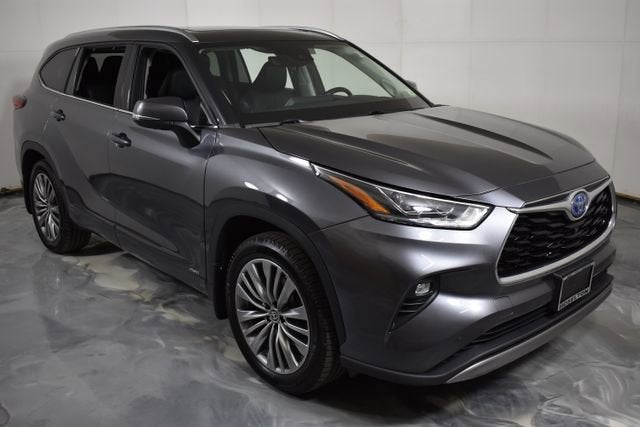2022 Toyota Highlander Hybrid Platinum