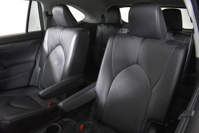 2022 Toyota Highlander Hybrid Platinum