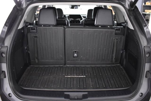 2022 Toyota Highlander Hybrid Platinum