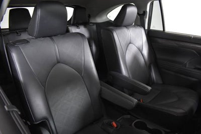 2022 Toyota Highlander Hybrid Platinum