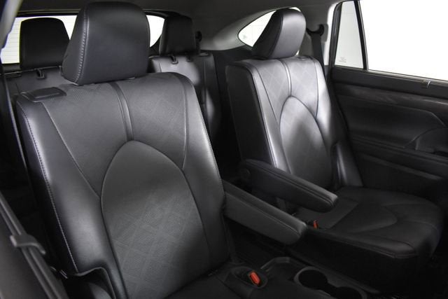 2022 Toyota Highlander Hybrid Platinum