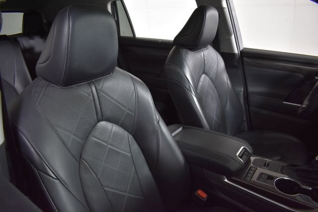 2022 Toyota Highlander Hybrid Platinum