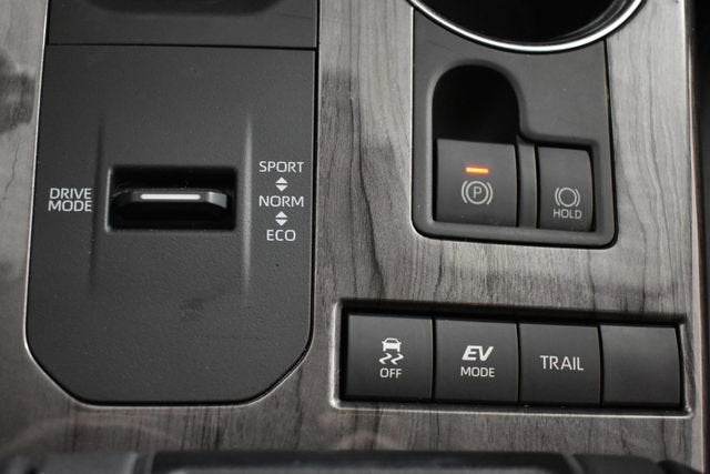 2022 Toyota Highlander Hybrid Platinum