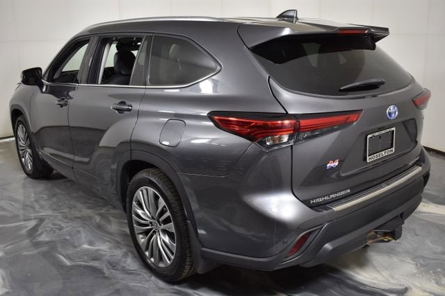 2022 Toyota Highlander Hybrid Platinum