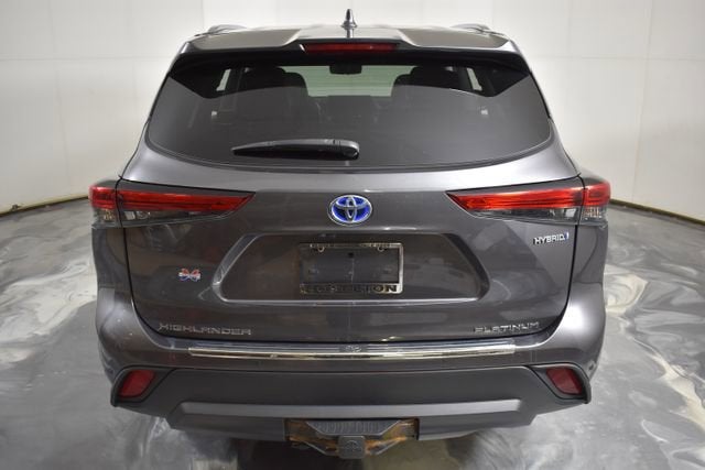 2022 Toyota Highlander Hybrid Platinum