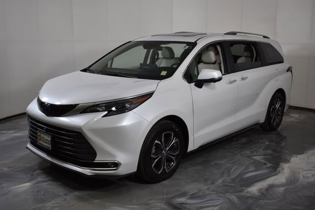 2025 Toyota Sienna Platinum