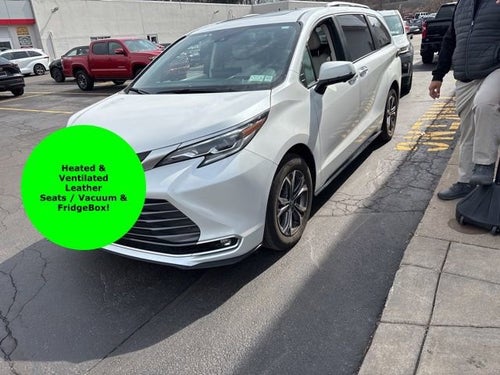2025 Toyota Sienna Platinum