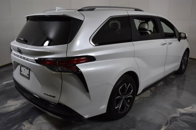 2025 Toyota Sienna Platinum