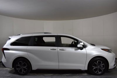 2025 Toyota Sienna Platinum