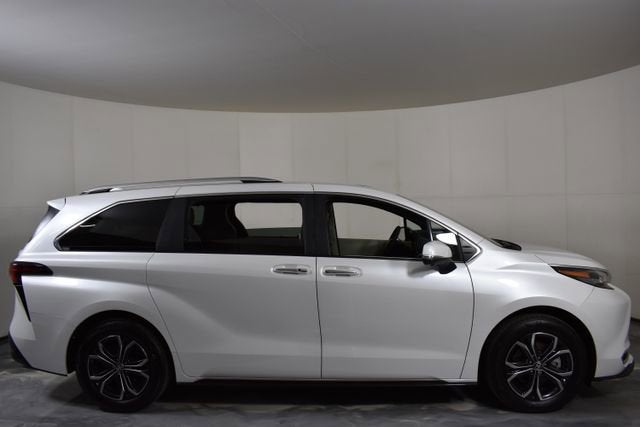 2025 Toyota Sienna Platinum