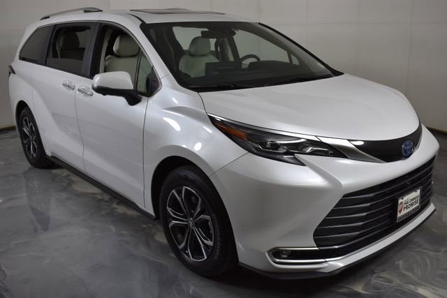 2025 Toyota Sienna Platinum