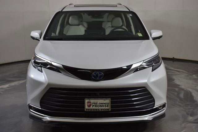 2025 Toyota Sienna Platinum
