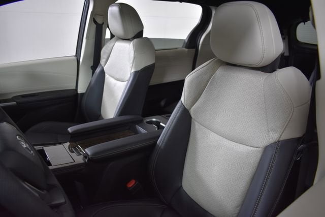 2025 Toyota Sienna Platinum