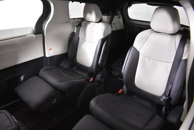 2025 Toyota Sienna Platinum