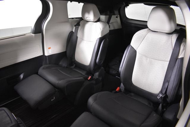 2025 Toyota Sienna Platinum