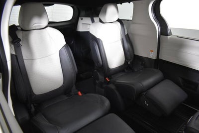 2025 Toyota Sienna Platinum