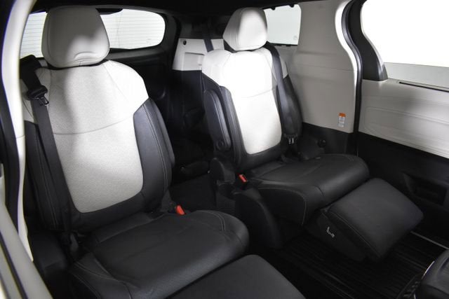 2025 Toyota Sienna Platinum