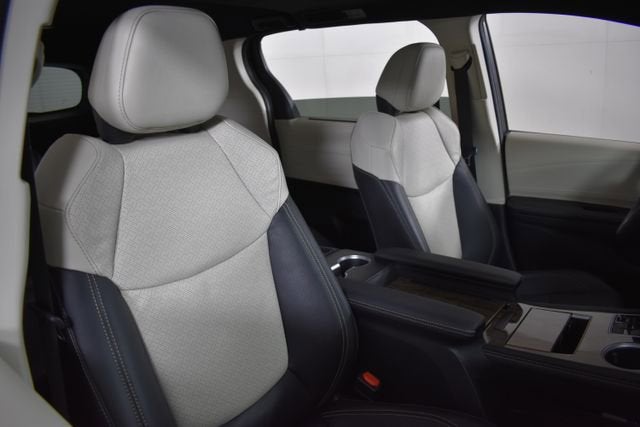 2025 Toyota Sienna Platinum