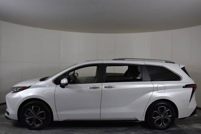 2025 Toyota Sienna Platinum