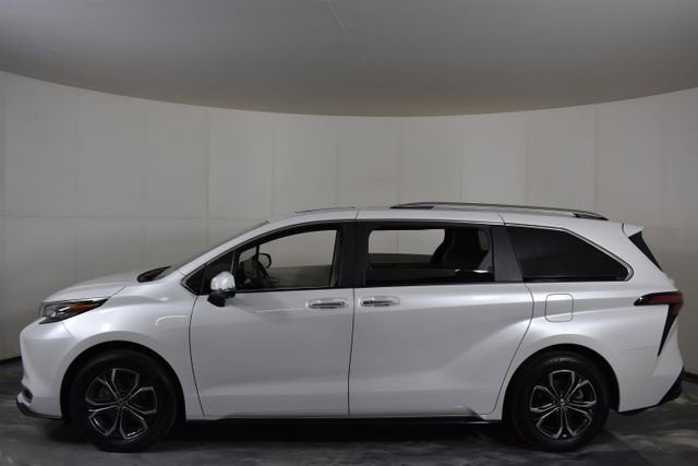 2025 Toyota Sienna Platinum