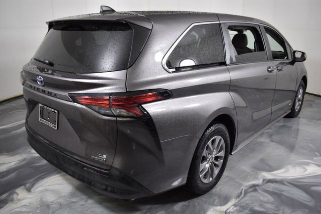 2021 Toyota Sienna LE