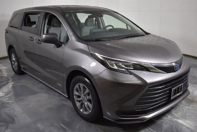 2021 Toyota Sienna LE