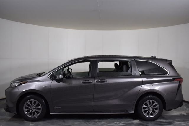 2021 Toyota Sienna LE