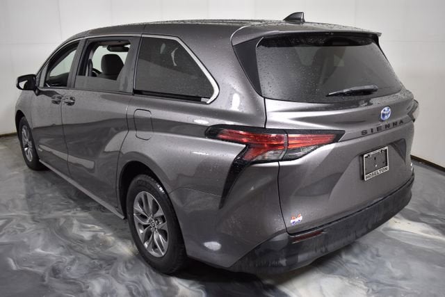 2021 Toyota Sienna LE
