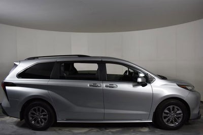 2023 Toyota Sienna LE