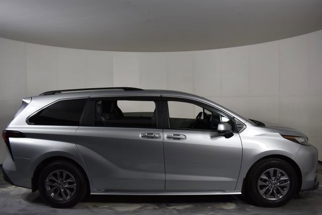 2023 Toyota Sienna LE