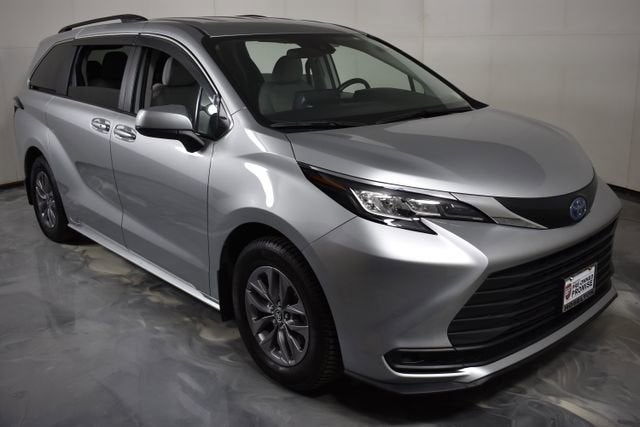 2023 Toyota Sienna LE