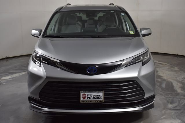 2023 Toyota Sienna LE