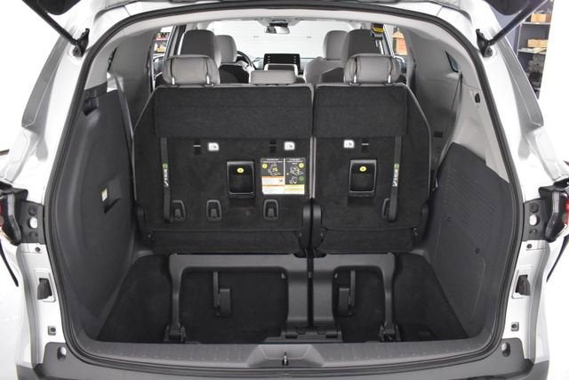 2023 Toyota Sienna LE