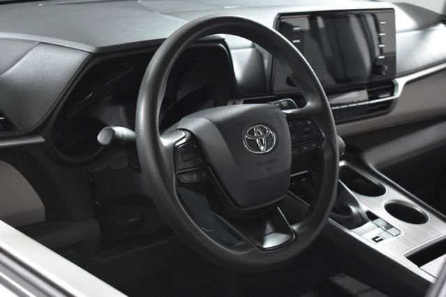 2023 Toyota Sienna LE