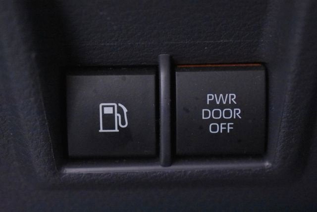 2023 Toyota Sienna LE