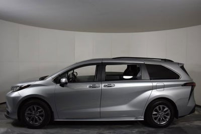 2023 Toyota Sienna LE