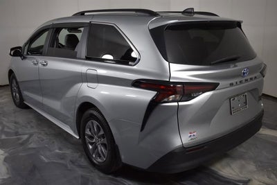 2023 Toyota Sienna LE