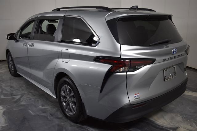 2023 Toyota Sienna LE