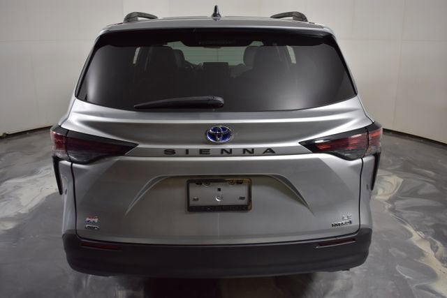 2023 Toyota Sienna LE