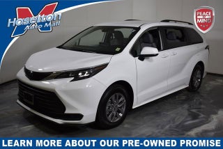 2025 Toyota Sienna LE