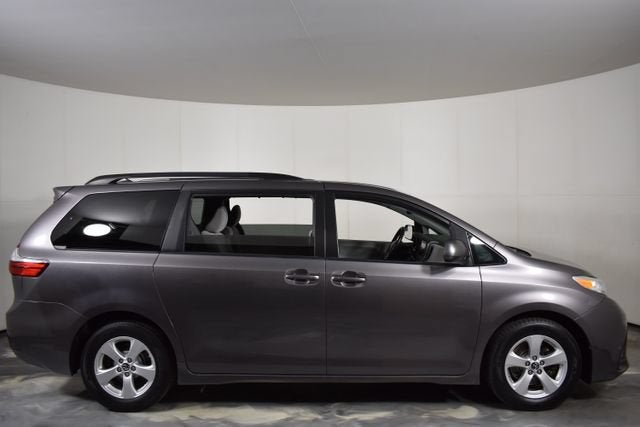 2019 Toyota Sienna LE Auto Access Seat
