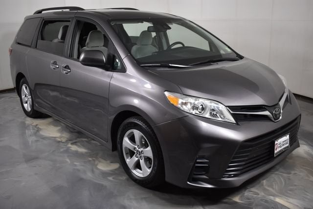 2019 Toyota Sienna LE Auto Access Seat