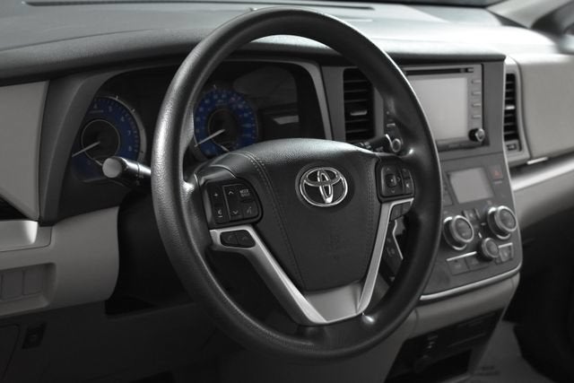2019 Toyota Sienna LE Auto Access Seat