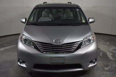 2017 Toyota Sienna XLE Auto Access Seat